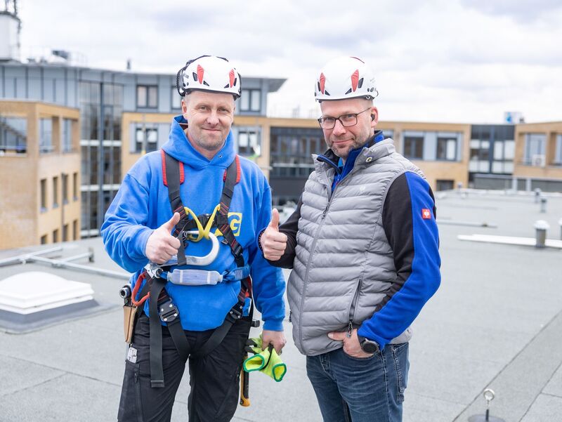 Drei Bauarbeiter Schutzkleidung Baustelle